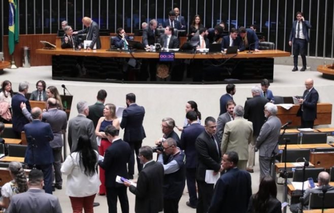 deputados-aprovam-projeto-que-torna-crime-aumento-abusivo-de-precos-de-combustiveis