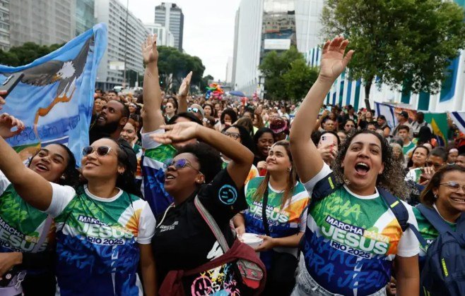 marcha-para-jesus-reune-milhares-de-fieis-no-centro-do-rio