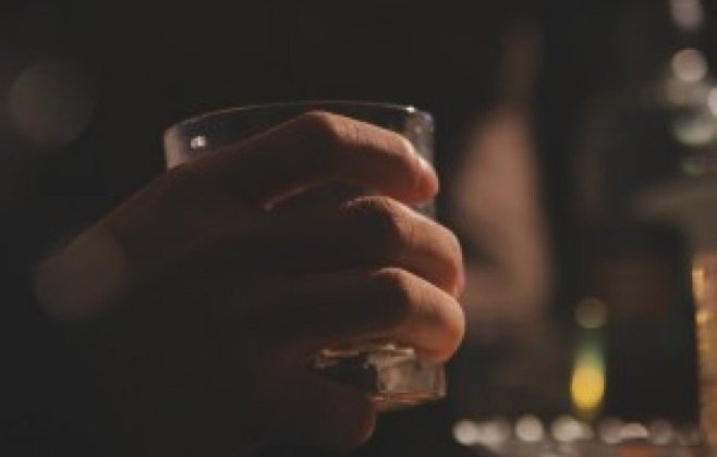alcool-ou-drogas-estao-presentes-em-53%-das-mortes-violentas-no-brasil,-aponta-estudo-da-usp
