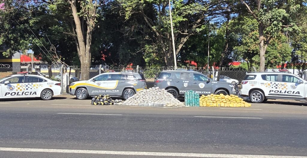 policia-rodoviaria-apreende-meia-tonelada-de-drogas-escondida-em-caminhao-frigorifico