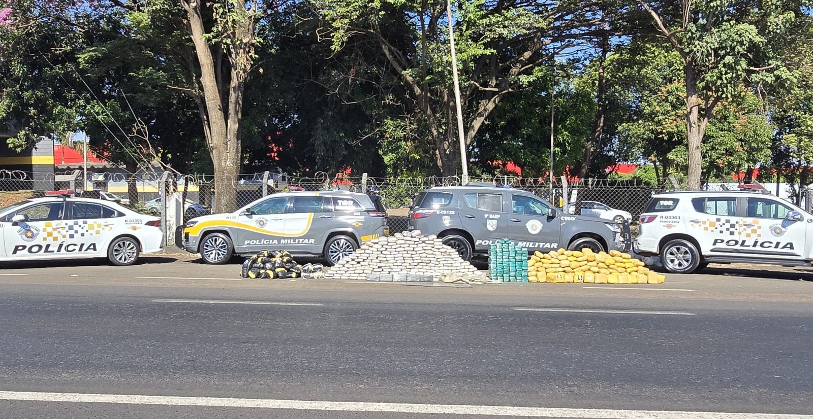 policia-rodoviaria-apreende-meia-tonelada-de-drogas-escondida-em-caminhao-frigorifico