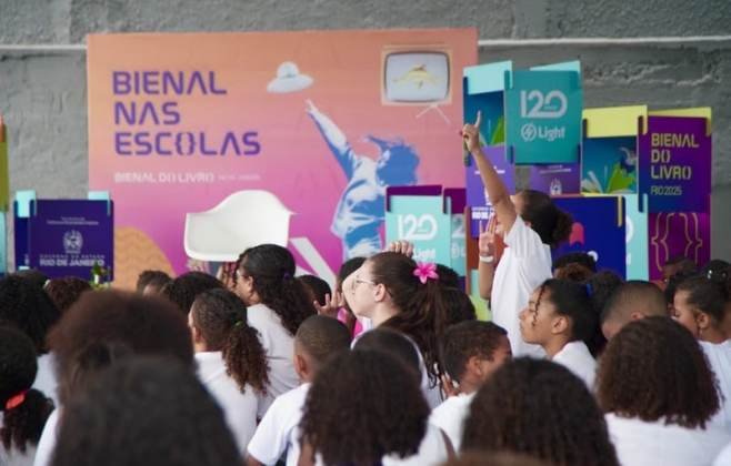 bienal-nas-escolas-entra-em-clima-de-copa-para-estimular-leitura-no-rj