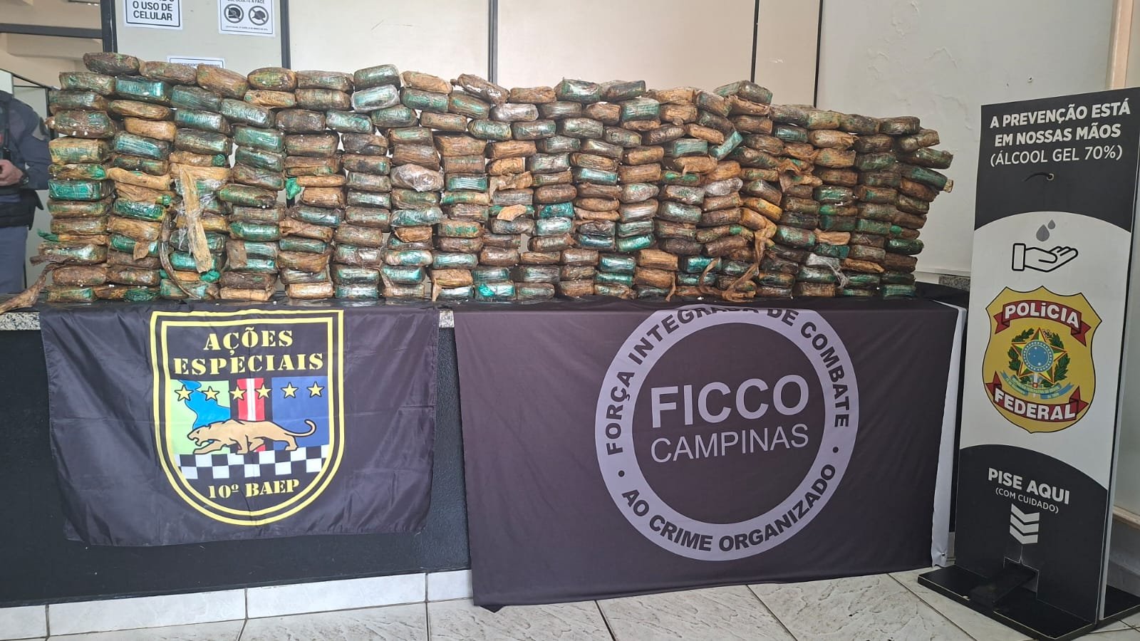 policia-militar-encontra-245-tijolos-de-pasta-base-de-cocaina-escondidos-em-colchoes