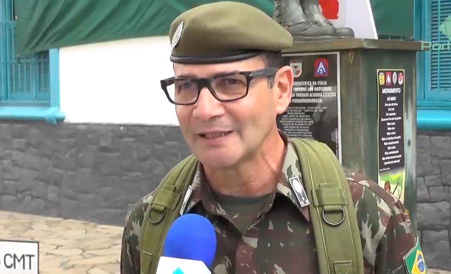general-diniz,-cmt-da-2a-de,-despede-se-de-militares-do-batalhao-borba-gato-em-pinda