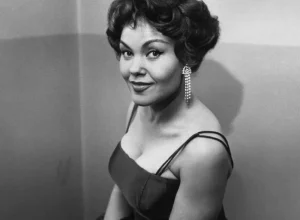 cleo-laine,-cantora-britanica-que-se-apresentou-com-ray-charles-e-frank-sinatra,-morre-aos-97-anos