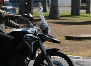 “pintou-um-clima”:-jair-bolsonaro-e-multado-por-caso-de-venezuelanas