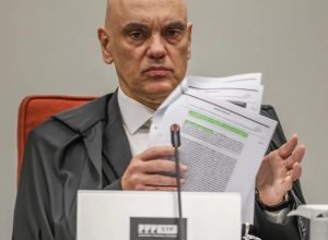 deputados-deixam-praca-dos-tres-poderes-apos-decisao-de-moraes