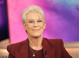 jamie-lee-curtis-relembra-luta-contra-o-alcool:-“viciada-controlada”