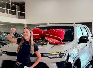 quase-100-dias-apos-vencer-bbb25,-renata-saldanha-finalmente-leva-carro