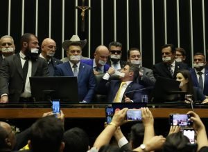 camara:-base-do-governo-chama-ocupacao-do-plenario-de-“chantagem”