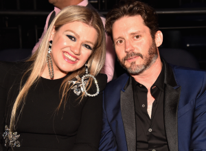 ex-marido-de-kelly-clarkson-morre-aos-48-anos,-diz-site