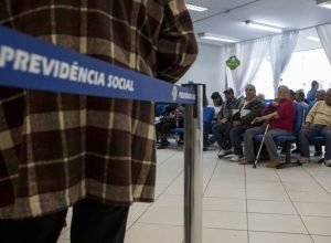 programa-para-diminuir-fila-do-inss-com-bonus-a-servidores-vai-ao-senado