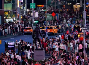 tiroteio-deixa-tres-feridos-na-times-square-em-nova-york