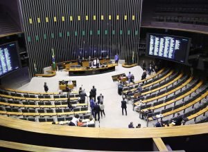 apos-denuncia-de-felca,-hugo-fala-em-pautar-projeto-em-defesa-de-criancas