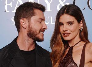 camila-queiroz-mostra-barriga-de-gravida-em-dia-de-ultrassom-do-filho