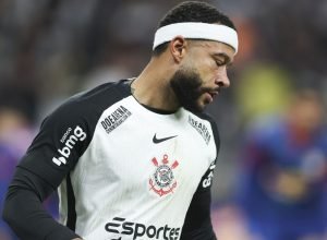 tecnico-do-corinthians-estipula-prazo-para-retornos-de-memphis-e-carrillo