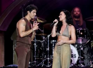 demi-lovato-revela-qual-dos-jonas-brothers-a-convidou-para-show