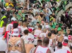 atletico-nacional-x-sao-paulo-tem-confusao-de-torcedores-na-arquibancada