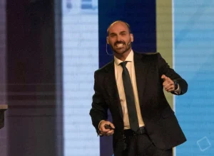eduardo-bolsonaro-vai-a-washington-pedir-mais-sancoes-contra-o-brasil