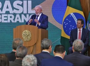 “mundo-esta-avido-para-fazer-negociacao-com-o-brasil”,-afirma-lula