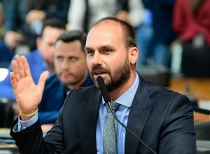 como-esquerda-e-direita-reagiram-ao-envio-do-pedido-de-cassacao-de-eduardo-bolsonaro?