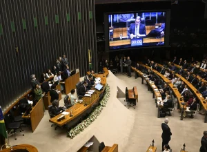 centrao-e-oposicao-querem-limitar-regulacao-de-big-techs-a-temas-denunciados-por-felca