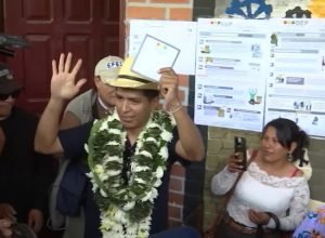 ex-aliado-de-evo-morales-e-atacado-com-pedras-apos-votar-na-bolivia