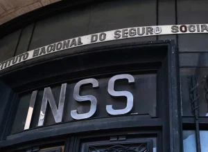 fraudes-contra-inss-envolvem-roubo-de-dados,-ia-e-ate-mortos