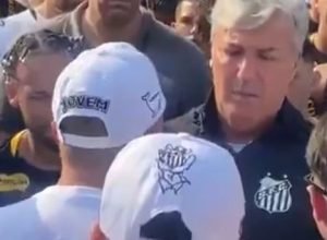 torcedores-do-santos-invadem-ct-rei-pele;-veja-detalhes