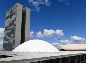 sabor-e-dissabor-a-mesa:-jantares-que-temperam-a-direita-em-brasilia