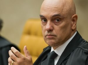 moraes-da-48h-para-bolsonaro-explicar-documento-sobre-asilo-politico