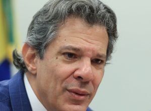 haddad:-20-milhoes-de-brasileiros-nao-deveriam-estar-pagando-ir
