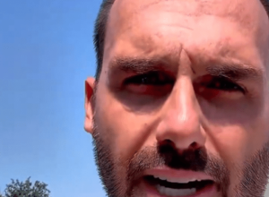 em-video-nas-redes,-eduardo-bolsonaro-xinga-pf-e-diz-que-stf-tem-‘sangue-em-maos’