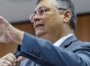 dino-da-10-dias-para-motta-explicar-tramite-do-pl-sobre-adultizacao