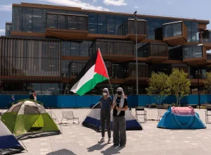 manifestantes-invadem-escritorios-da-microsoft-nos-eua