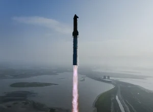 em-seu-10o-teste,-starship-interrompe-serie-de-falhas-e-faz-voo-perfeito