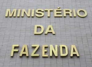 cmn-ajusta-regulamentacao-de-credito-a-empresas-afetadas-por-tarifaco