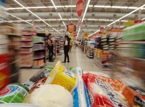 apesar-dos-juros,-consumo-das-familias-foi-motor-da-economia-no-2o-tri