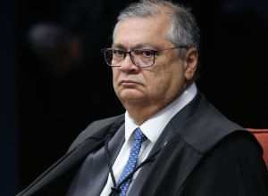 pf-indicia-mulher-que-tentou-agredir-flavio-dino-durante-voo