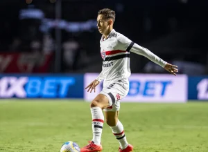 sao-paulo-encaminha-emprestimo-de-lateral-esquerdo-para-clube-do-chipre