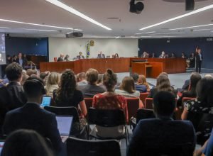 “julgamento-de-bolsonaro-e-licao-para-o-mundo”,-diz-constitucionalista