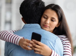 trocar-mensagens-sexuais-com-ia-e-traicao?-pesquisa-responde