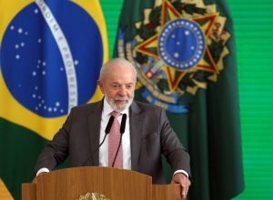 lula-convida-antonio-e-camila-pitanga-para-assistir-“males”-no-alvorada