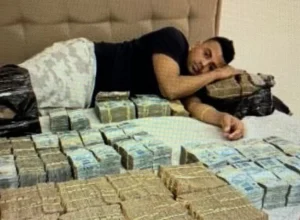 pf-encontra-foto-de-th-joias-na-cama-com-r$-5-milhoes;-veja