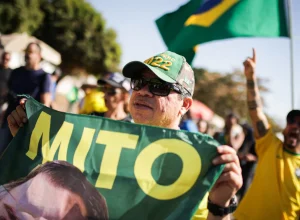 concentracao-de-ato-bolsonarista-em-copacabana-tem-bandeiras-dos-eua-e-faixas-contra-stf