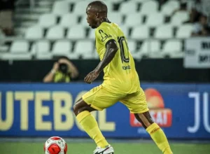 ex-palmeiras-se-aposenta-aos-33-anos-apos-uma-decada-com-dores