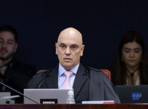 fez-barquinho-de-papel,-diz-moraes-ao-ironizar-impressao-de-plano-golpista