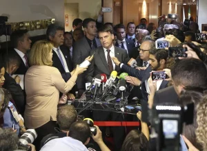 reuniao-com-embaixadores-foi-transmitida-para-propagar-desinformacao,-diz-moraes