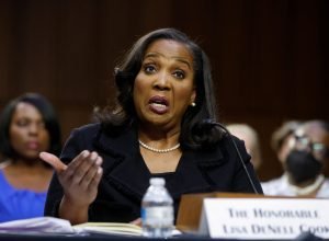 juiz-dos-eua-impede-trump-de-demitir-diretora-do-fed