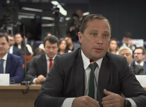 moraes-falou-sobre-delacao-ja-prevendo-divergencia-de-fux,-diz-especialista